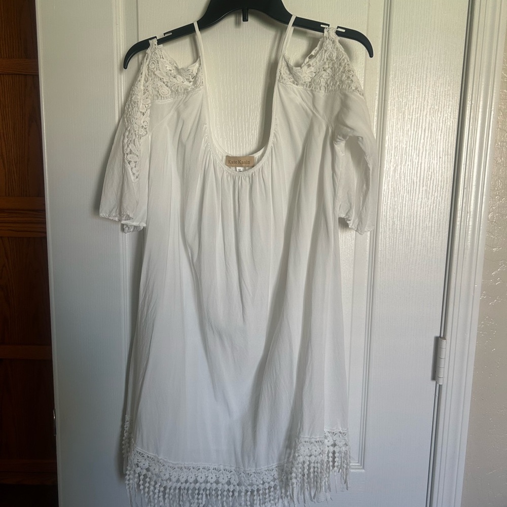 Kate Kasin Large Elegant White Lace Trim Dress